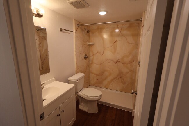 Building Photo - 380 E 700 S