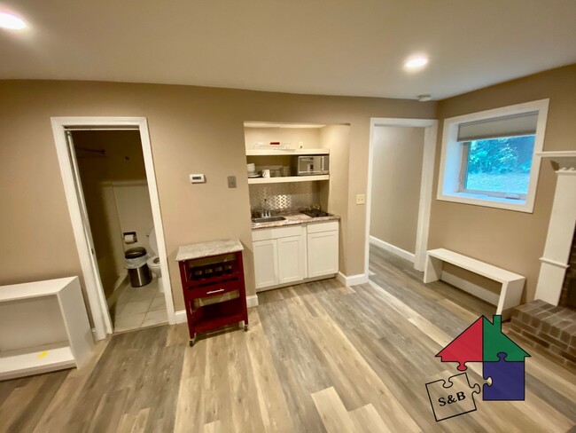 Building Photo - 276 Locust Hill Rd