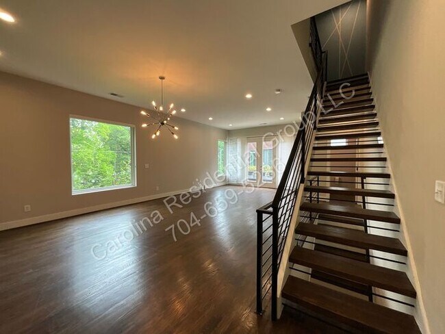 Building Photo - 1012 Westbrook Dr