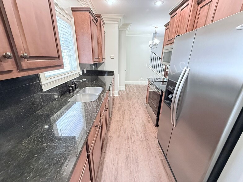 Building Photo - 120 Falls Grove