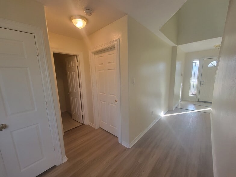 Building Photo - 3813 Lydia St