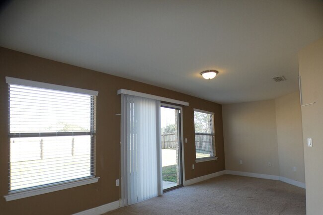 Building Photo - Spacious 4-Bedroom Home - Pace Mill Creek