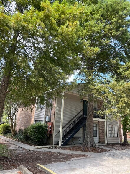 Building Photo - 916 W Macci St