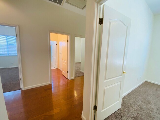 Building Photo - $2,690 Peach & Alluvial, Pool + Clovis Trail Access | W. Fallbrook Ave, Clovis