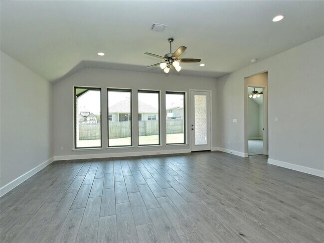 Building Photo - 612 Jefferson Dr