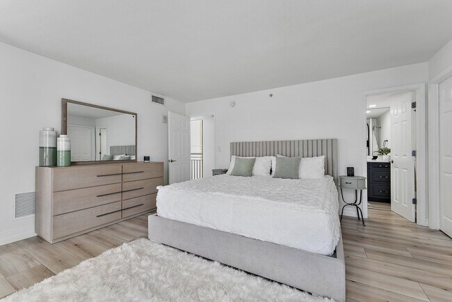 Building Photo - 3000 N Ocean Dr