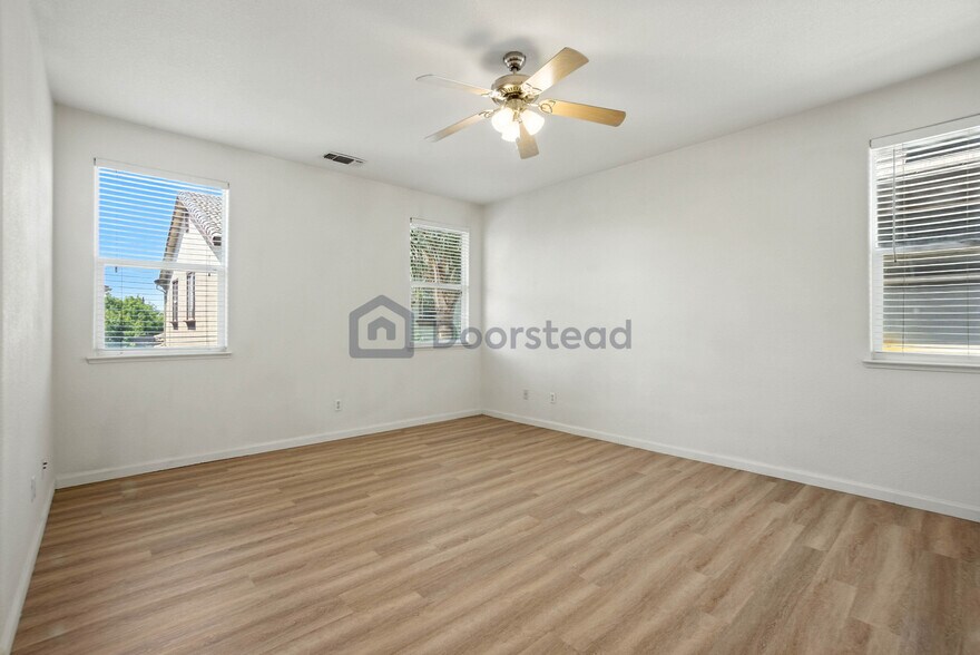 Building Photo - 252 Crescent Moon Dr