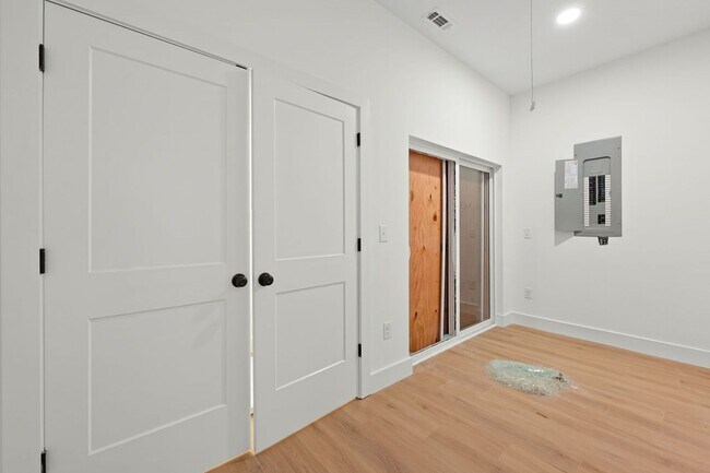 Building Photo - 1044 Grant Way SE