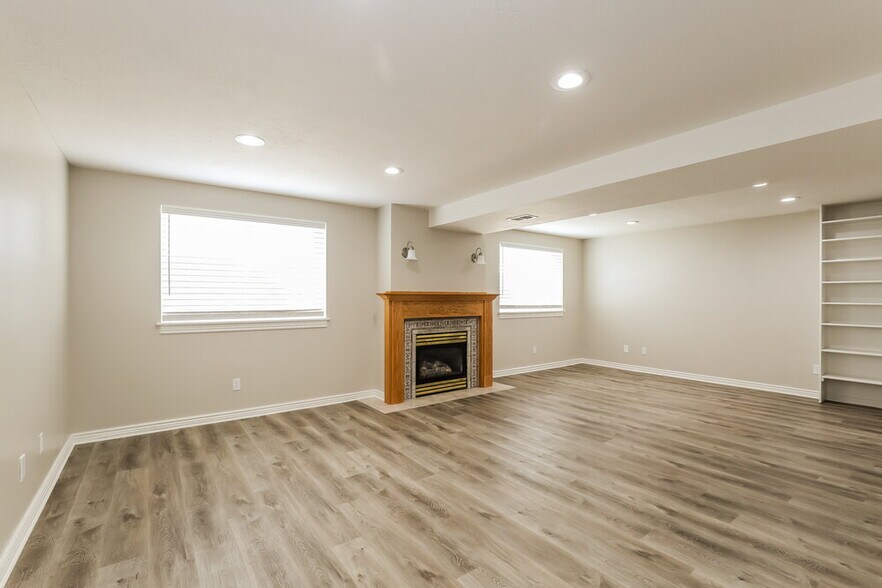 Building Photo - 4083 1100 W