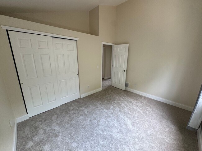 Building Photo - Available for Rent in Lone Tree's Desirable Carriage Club Neighborhood!