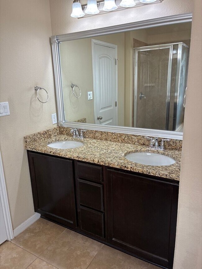 Building Photo - 3BR SFR • Tile Kitchen • Assigned Covered Parking • Austin
