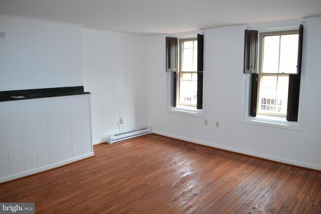 Building Photo - 127 N Market St