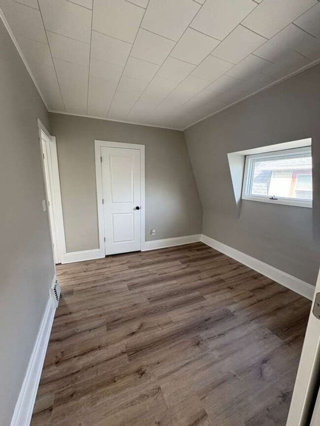Building Photo - Spacious 4-Bedroom Home in Cleveland