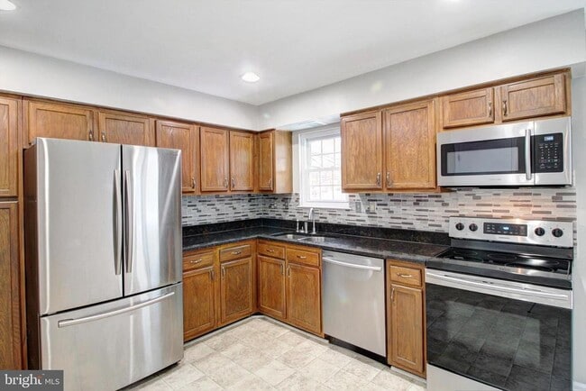 Building Photo - 101 S Oak Cliff Ct