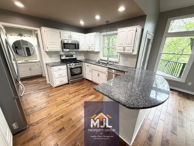 Building Photo - Executive 5 BR Cul-de-Saq Home In Blue Valley Schools | Private Wooded View | Finished Walkout Ba...