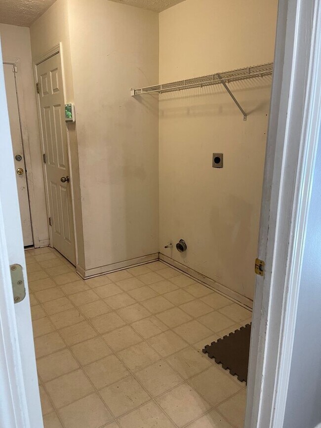 Building Photo - Ranch on full basement