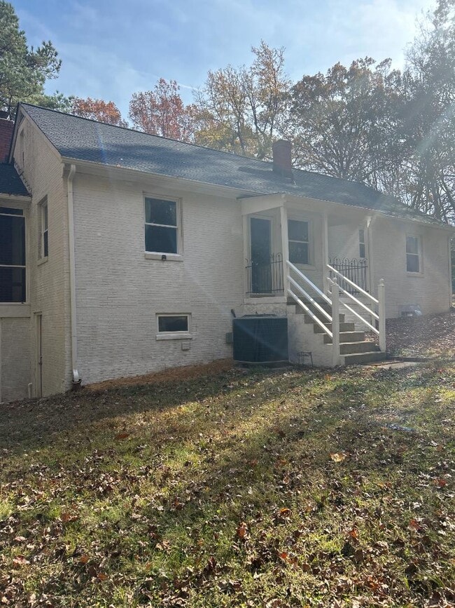 Building Photo - 1042 Peck Rd