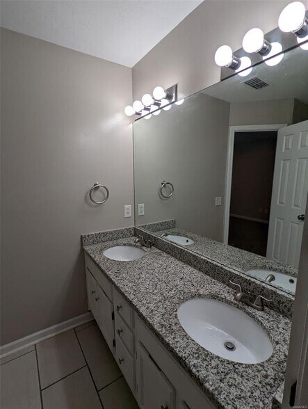 Building Photo - 6513 Sweet Gum Dr