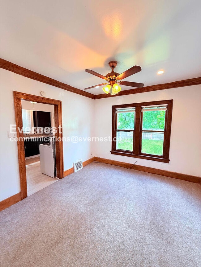Building Photo - 4 Bed/2 Bath Home with Fenced Yard / Vouchers Accepted / Available Soon!