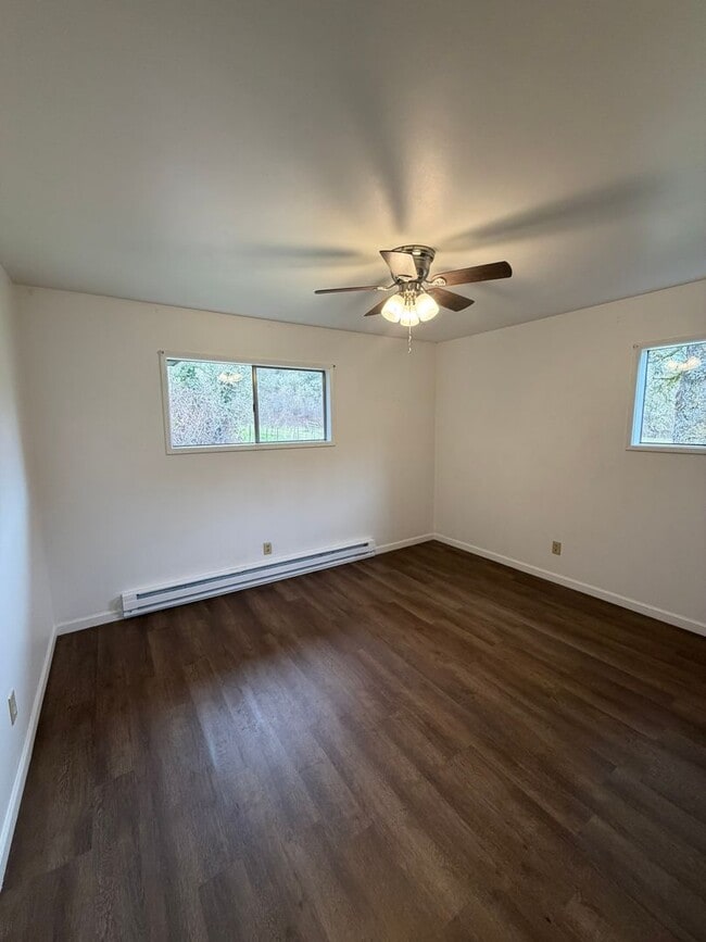 Building Photo - Home with a View!