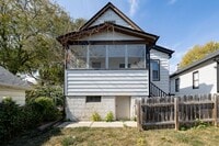 Building Photo - Charming 2 Bedroom with Fenced Yard & Parking Near Old Market!