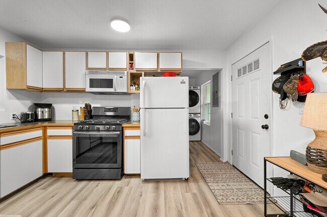 Building Photo - 6258 Bellwood Dr