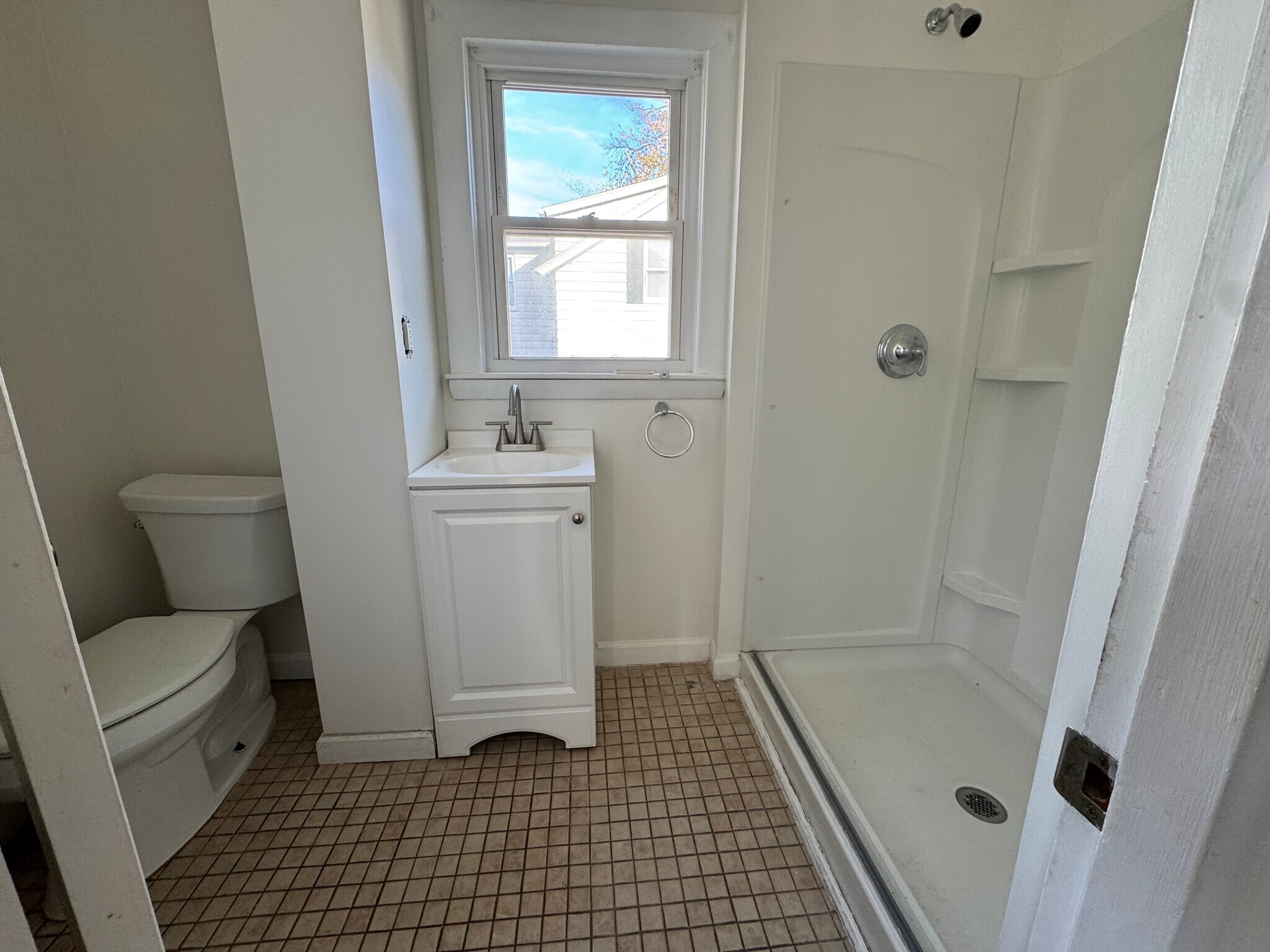 Building Photo - 36 School St