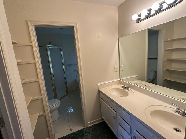 Building Photo - For Rent: Charming 4-Bedroom Colonial in C...