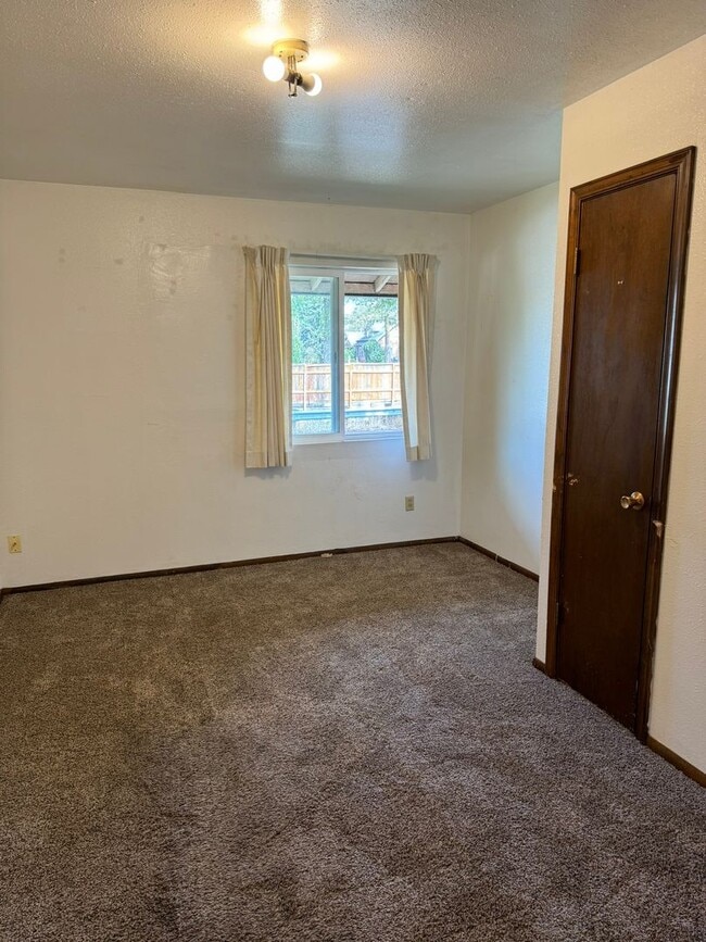 Building Photo - 285 E 11th Ave