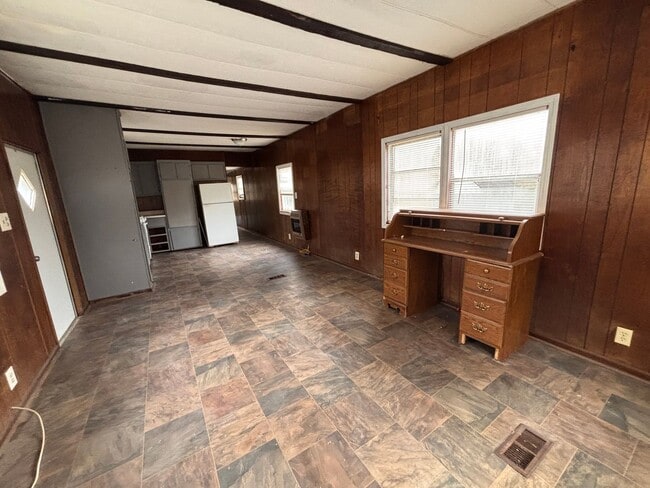 Building Photo - 1561 Pleasant Valley Rd SE