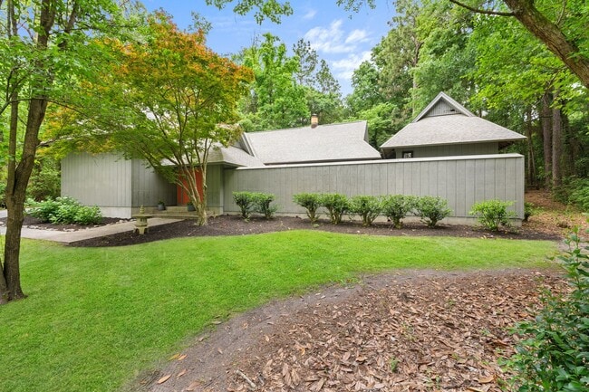 Building Photo - 211 Wendwood Dr