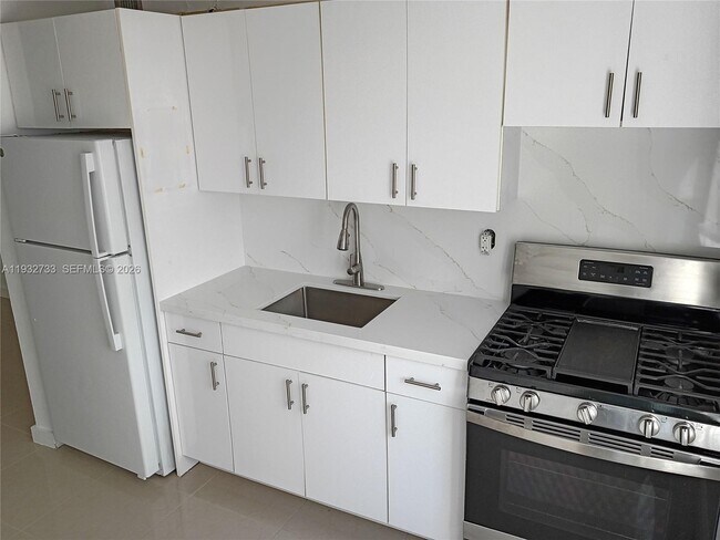 Building Photo - 3200 Mary St