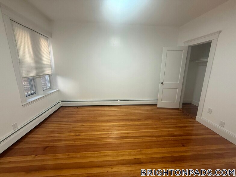 Building Photo - 47 Strathmore Rd