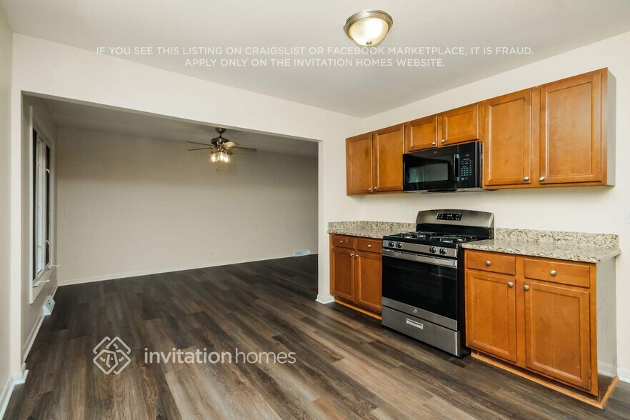 Building Photo - 714 N Pinecrest Rd