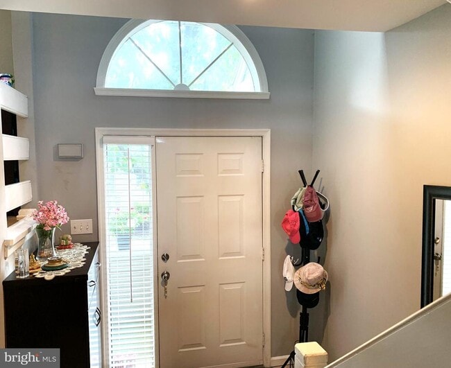 Building Photo - 11 Cabot Dr