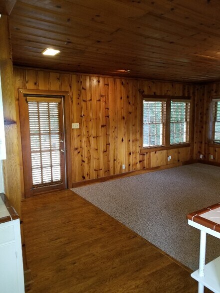Building Photo - 606 Bryson St
