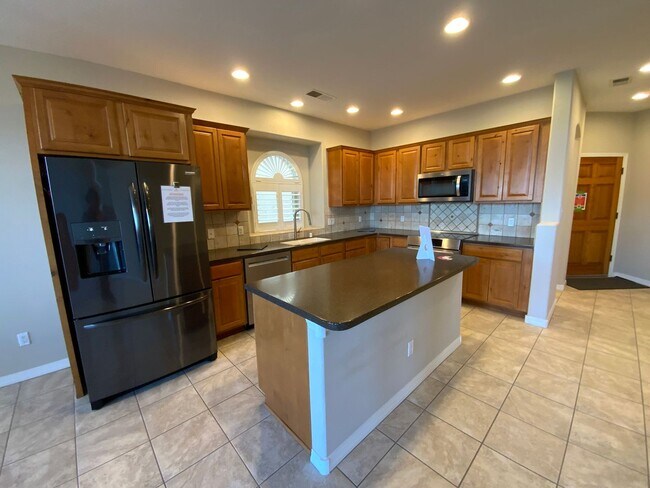 Building Photo - 3 Bedroom Townhome Available Near Wyoming Blvd NE & Paseo Del Norte Blvd NE!