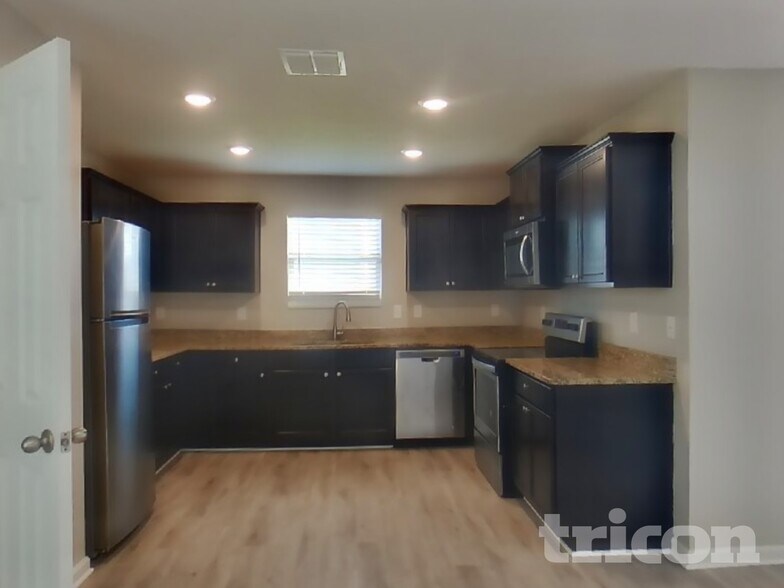 Building Photo - 77009 Birdseye Ct