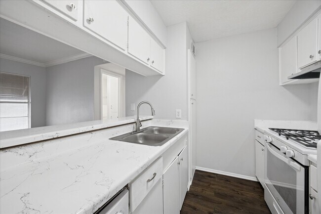 Building Photo - 1645 W Main St