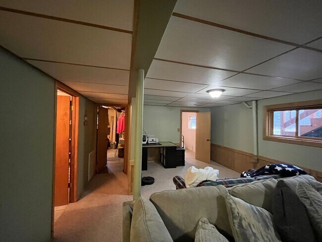 Building Photo - Beautiful 3 Bedroom / 2 Bath on 7 Acres!
