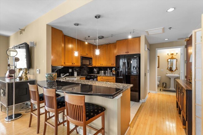 Building Photo - 57 E Delaware Pl