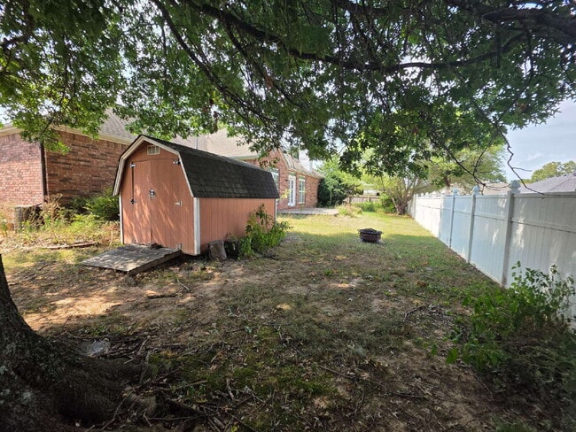 Building Photo - 302 Cross Creek Dr