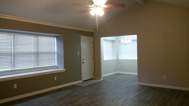 Building Photo - 11307 Rousseau Dr