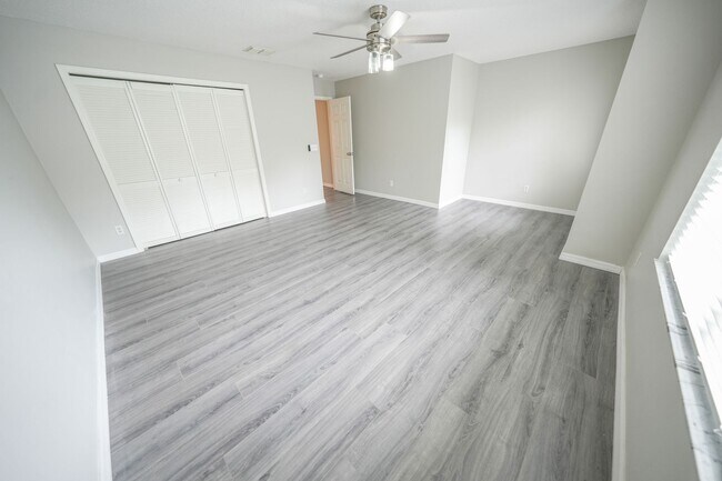 Building Photo - SPACIOUS 4 BEDROOM 2.5 BATH TWO STORY CLERMONT HOME