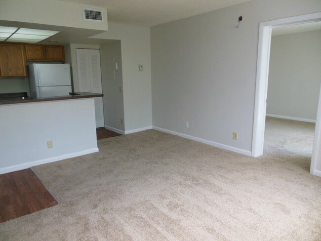Building Photo - 708 Executive Center Dr