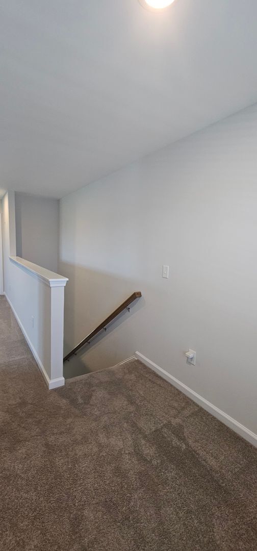 Building Photo - Live where charm meets convenience-Glenmoo...