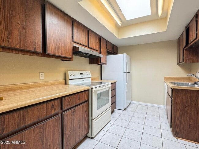 Building Photo - 546 S Allred Dr