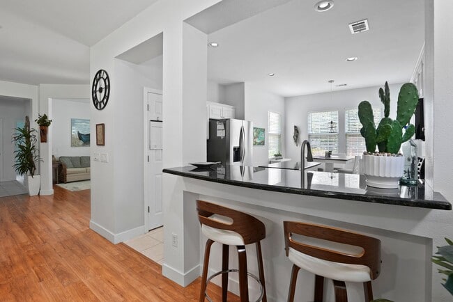 Building Photo - 211 Hampton Cir