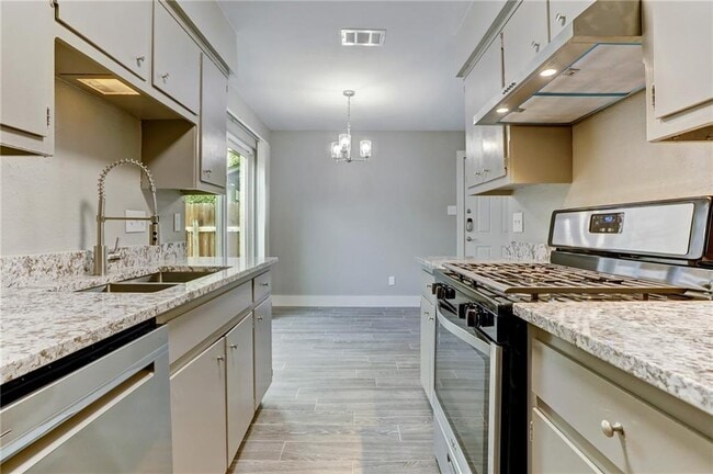 Building Photo - 10611 Golden Quail Dr