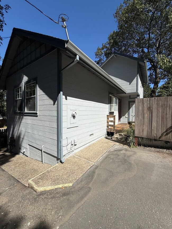 Building Photo - 8121 1/2 El Rancho Drive